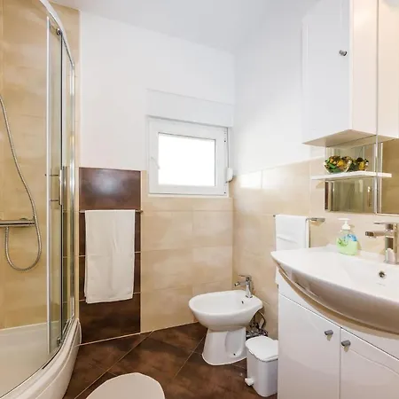 Апартаменты Awesome In With Kitchen