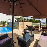 Gorgeous In * Ждрелац