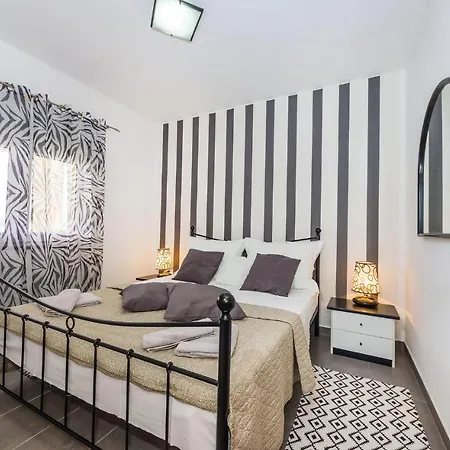 Διαμέρισμα 2 Bedroom Front In *